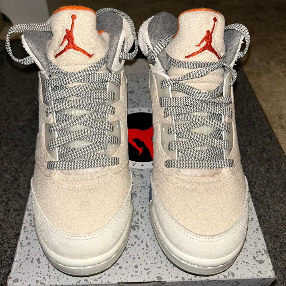Boys youth Jordan 1 Retro Mid Size 5.5